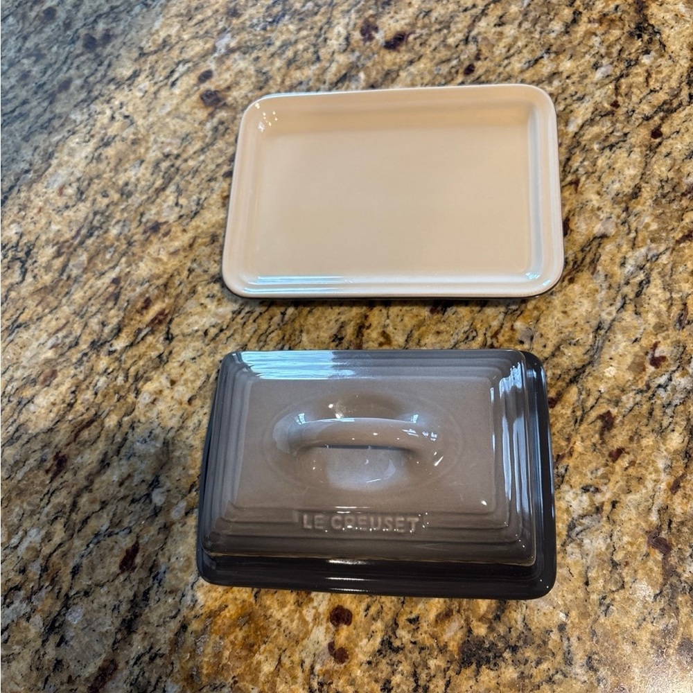 Le Creuset Stoneware Butter Dish UK, Flint - Picture 7 of 13